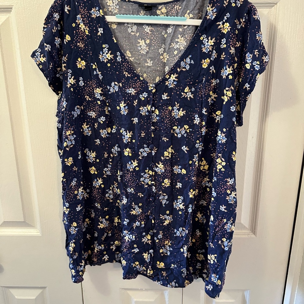 TORRID FLORAL TOP WITH CORSET STYLE BACK